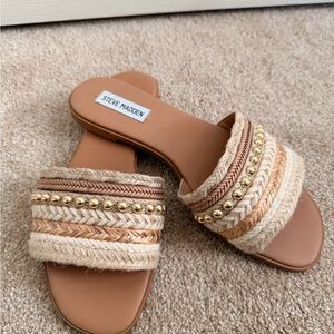 Steve Madden Women's Woven Tan and Cream Sandals